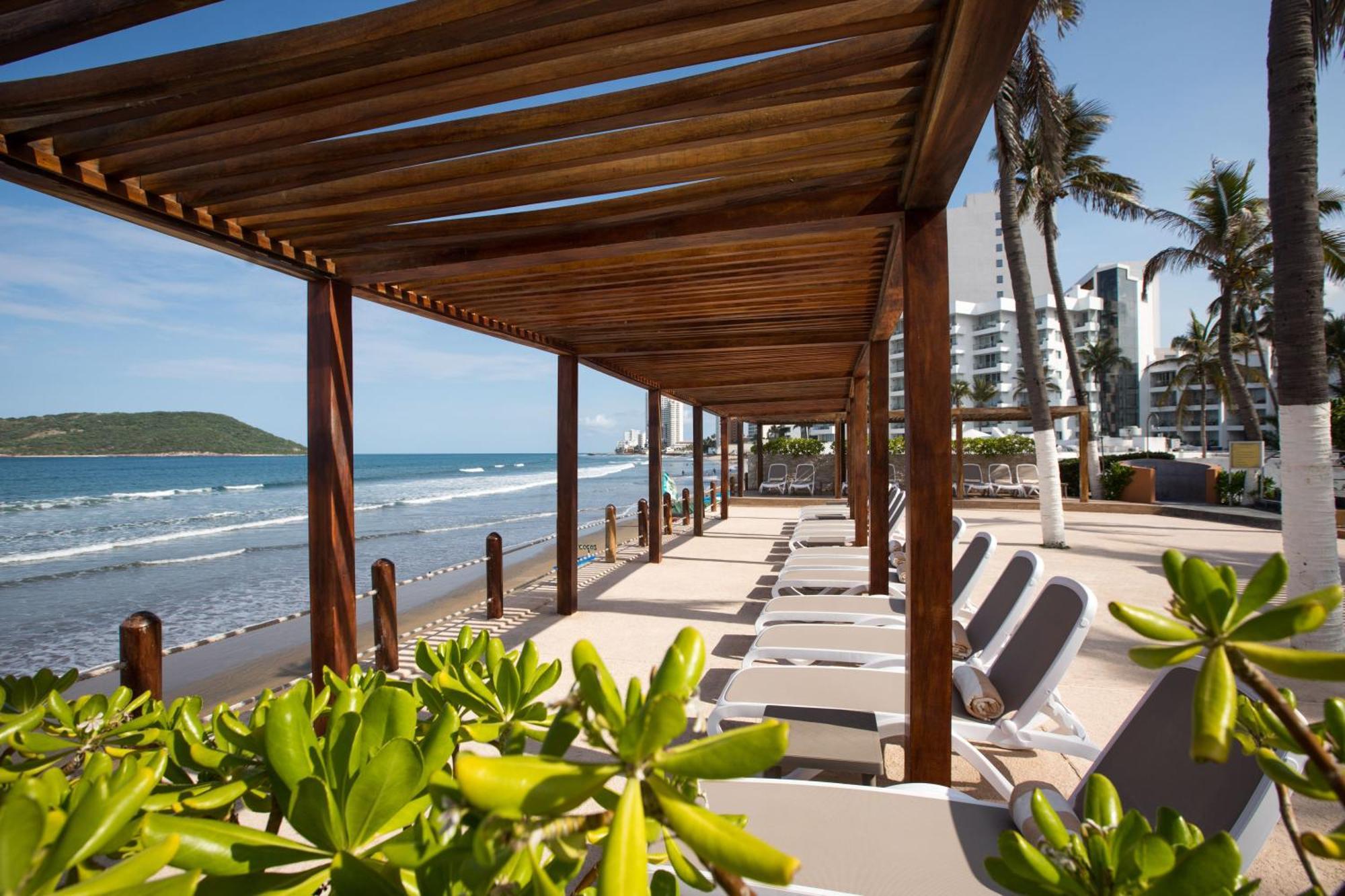 Costa De Oro Beach Hotel Mazatlan Exterior photo