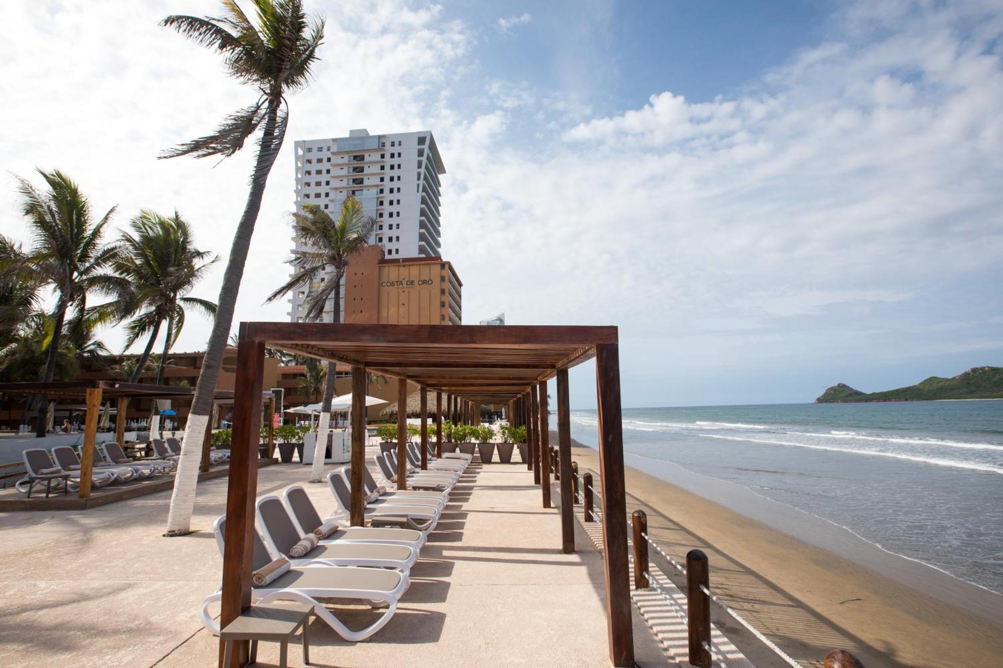 Costa De Oro Beach Hotel Mazatlan Exterior photo